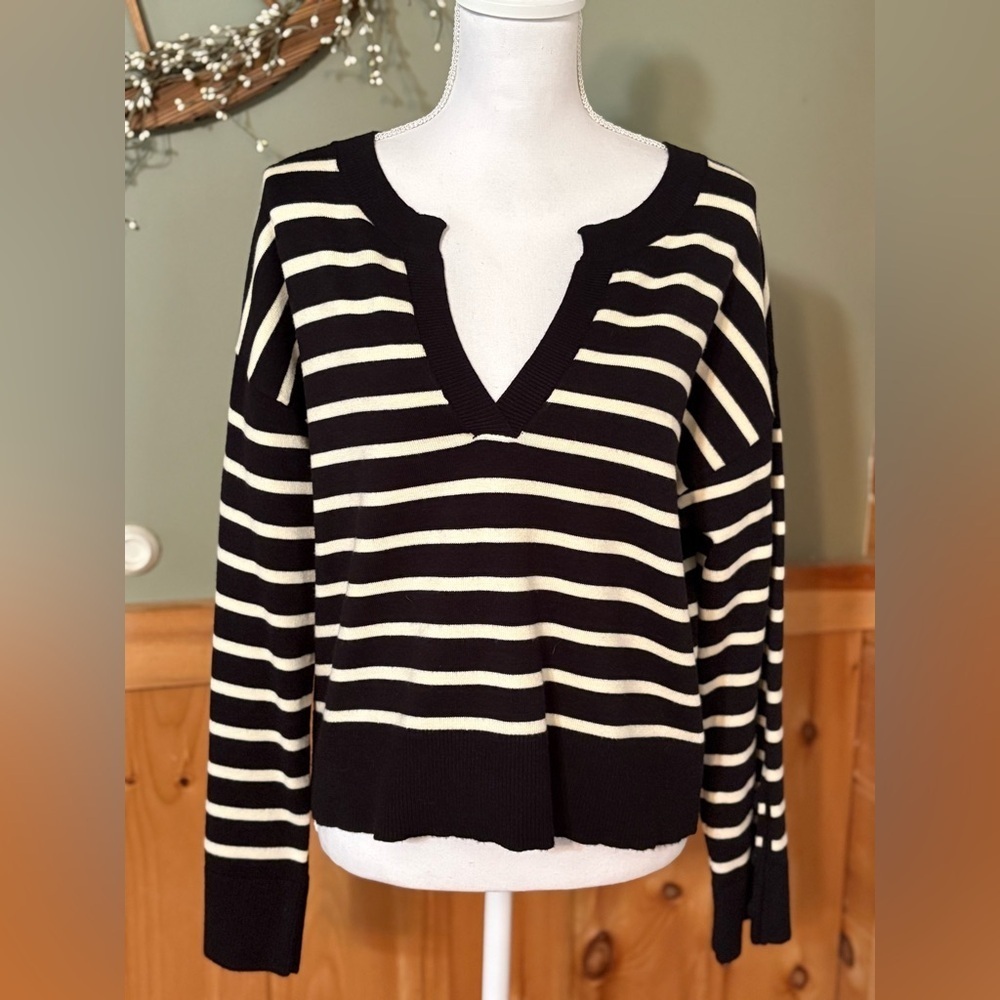 Marled Black and Off-White Striped V-Neck Sweater size Medium, NWOT